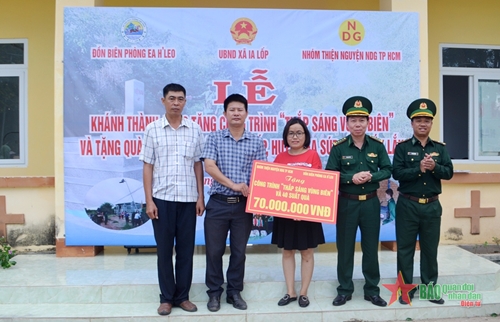 Bộ đội Biên phòng Đắk Lắk: Trao tặng công trình “Thắp sáng vùng biên” 